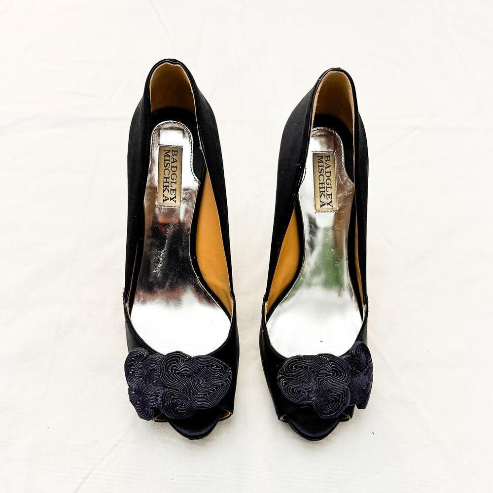 Badgley Mischka Frank Black Satin Rosette Peep Toe Pumps Heels Size 8